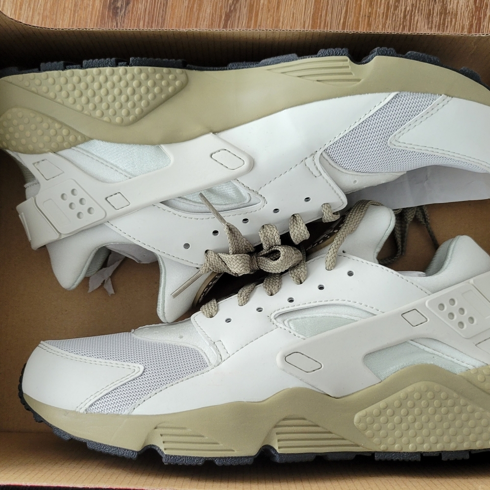 Nike Air Huarache size 10.5
